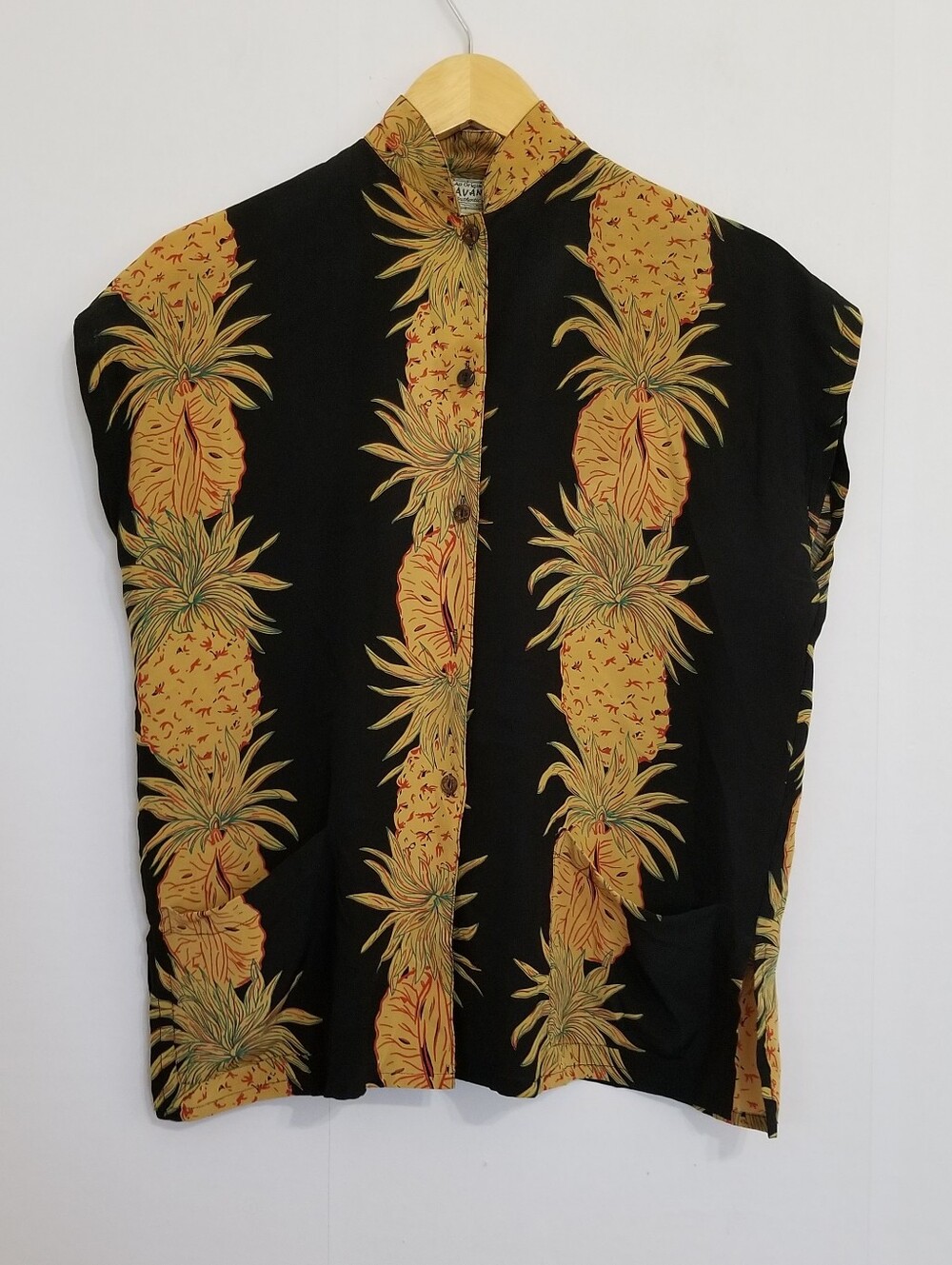 Vintage Avanti 100% Silk Pineapple Print Hawaiian Shirt Size Small